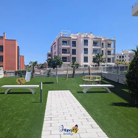 Apartment Modern Two Bedroom With Com Pool Vm46