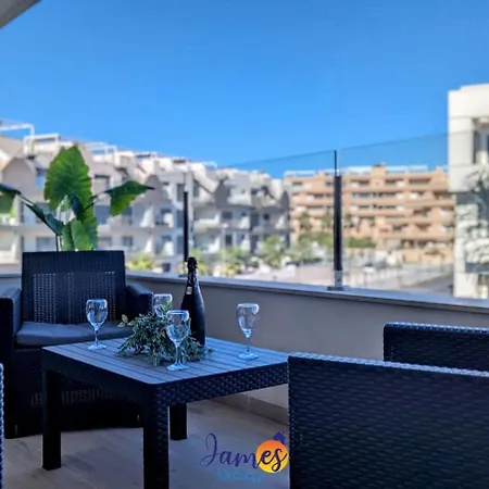 Apartment Modern Two Bedroom With Com Pool Vm46
