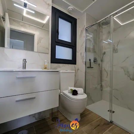 Apartment Modern Two Bedroom With Com Pool Vm46 *