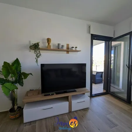 Modern Two Bedroom With Com Pool Vm46