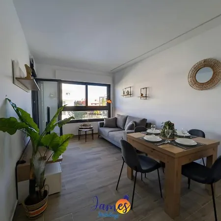 Apartment Modern Two Bedroom With Com Pool Vm46 *